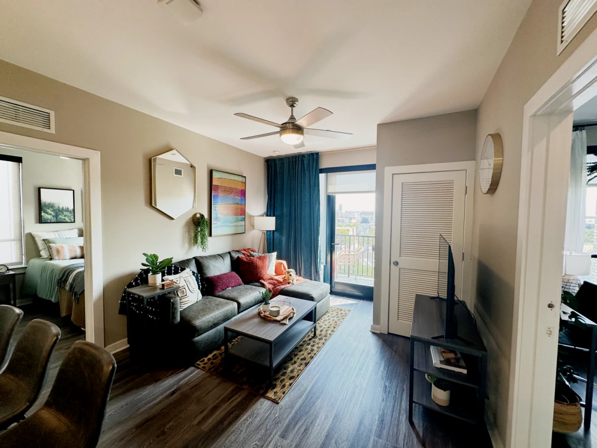 2 Rooms view 1
