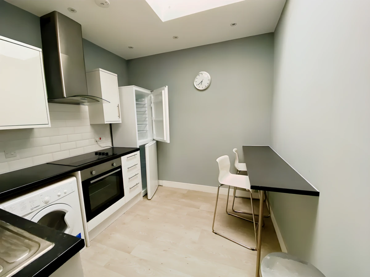 2 bedrooms 1 bathroom