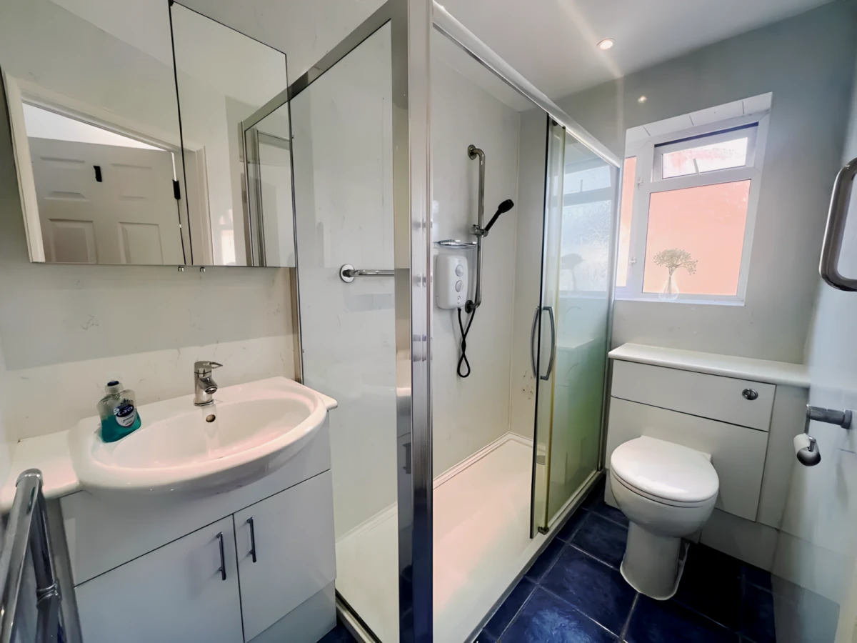 2 bedrooms 1 bathroom