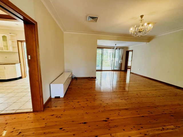 5 bed 3 bath(Unfurnished, utilities not included.)