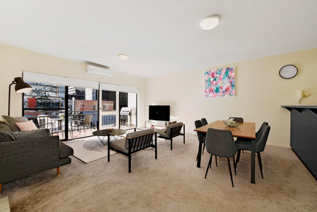Charming 2-bedroom apartment near RMIT University