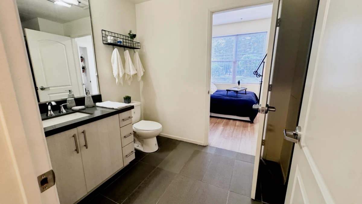 3 Rooms view 2