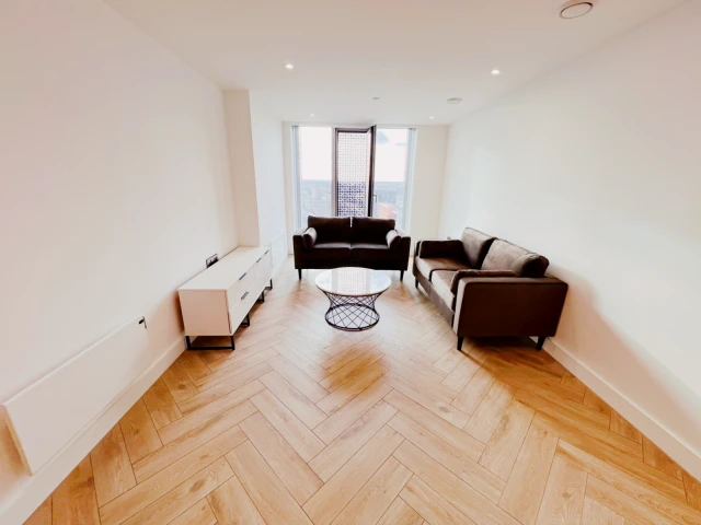 2 Bedrooms 2 bathrooms
