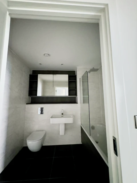 2 Bedrooms 2 bathrooms