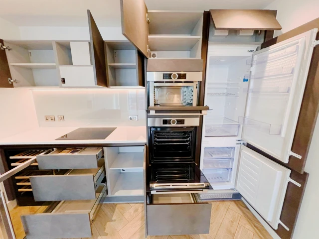 2 Bedrooms 2 bathrooms