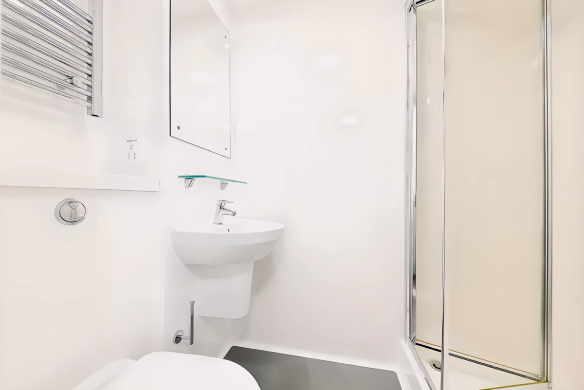 Attic En-Suite
