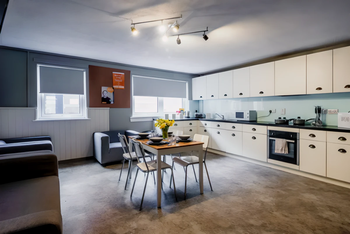 6 Rooms view 2