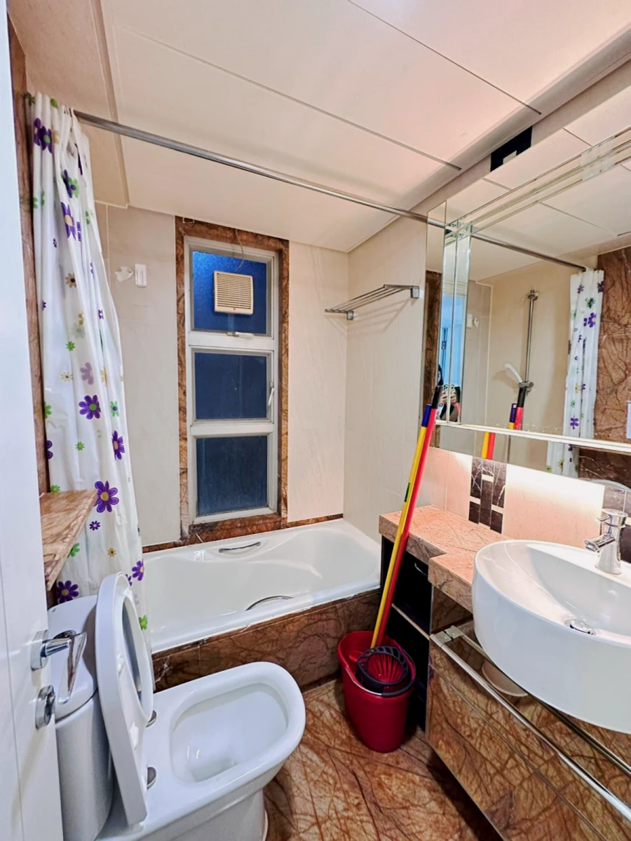 Room ND, 18/F, Block 1, Phase 2