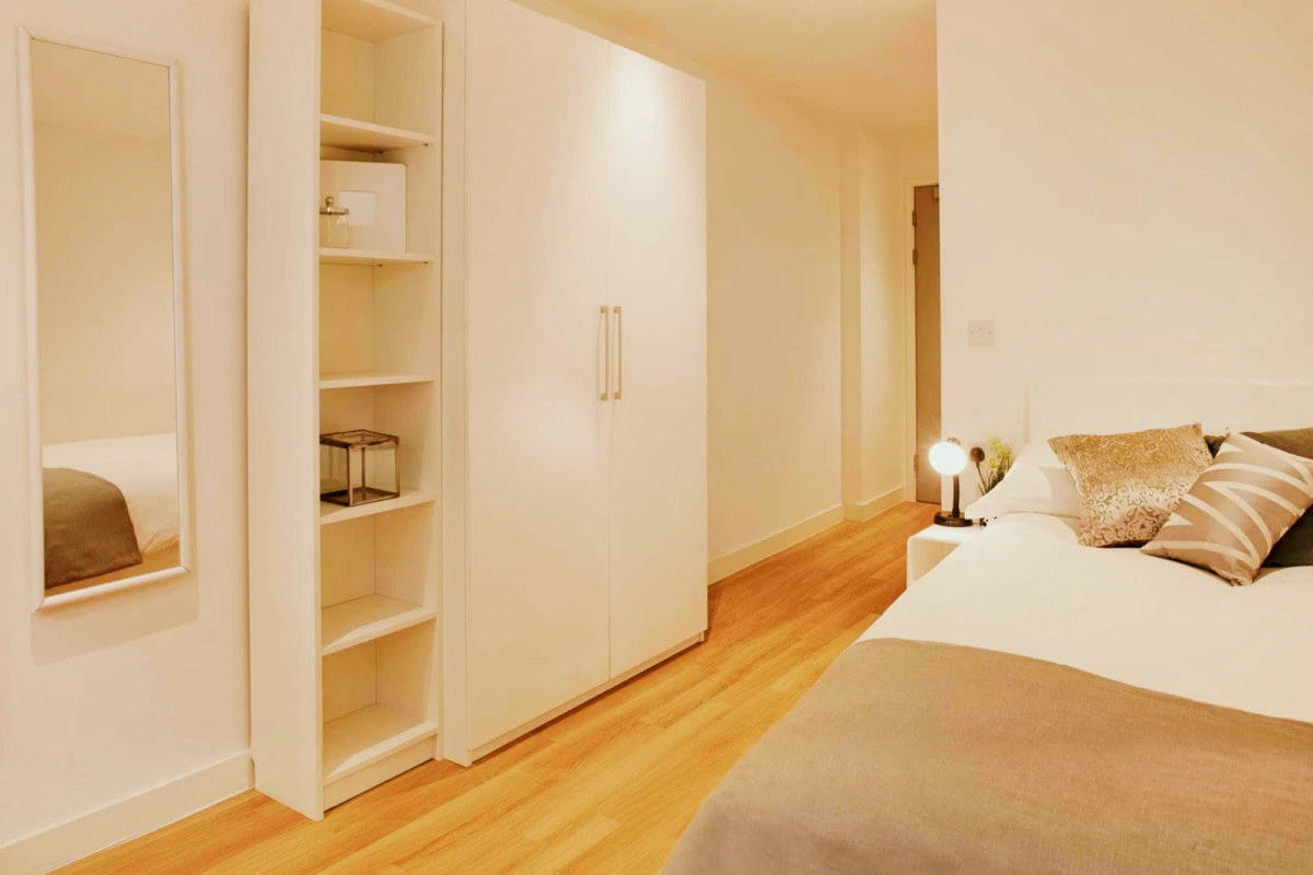 Lit Aldgate Residence