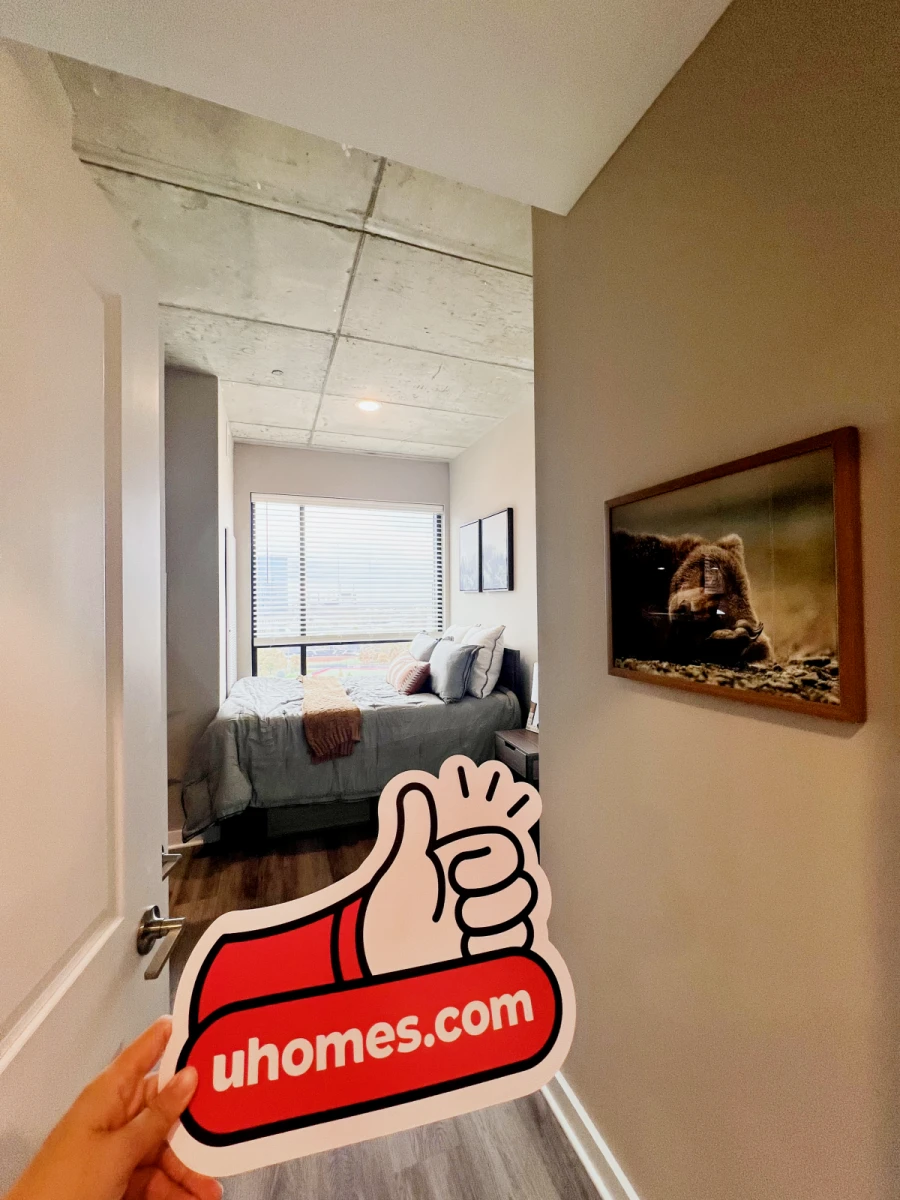 3 Rooms view 4