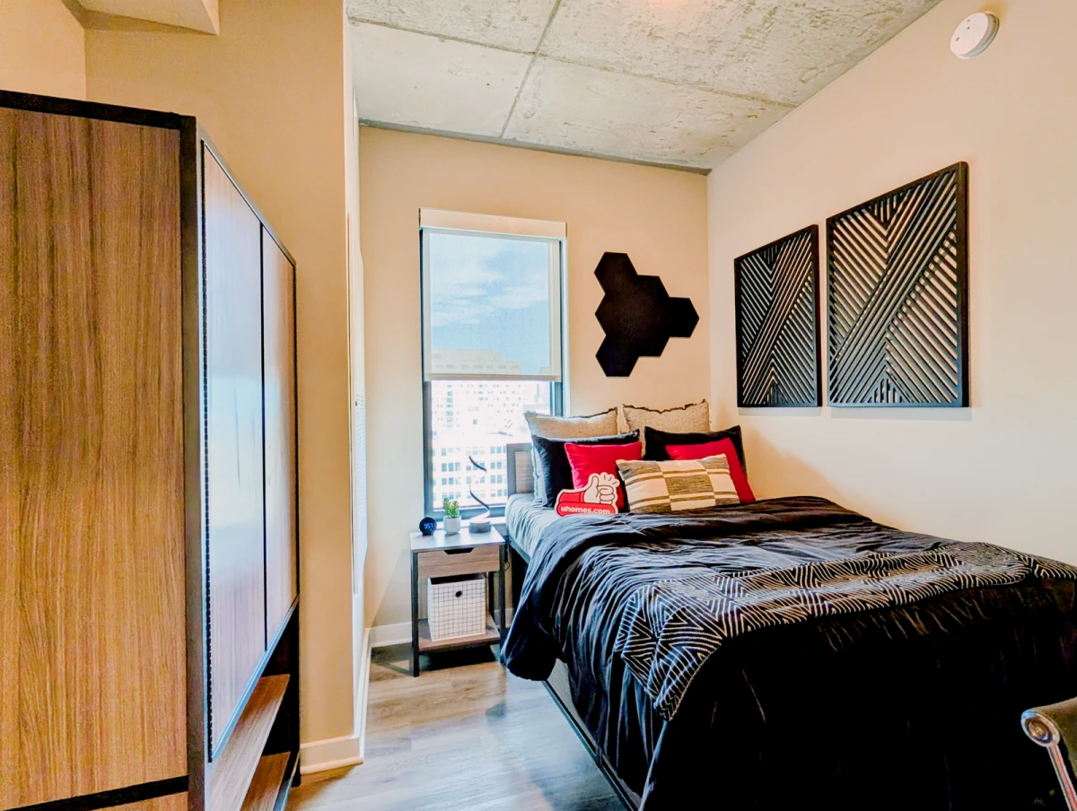 6 Rooms view 1