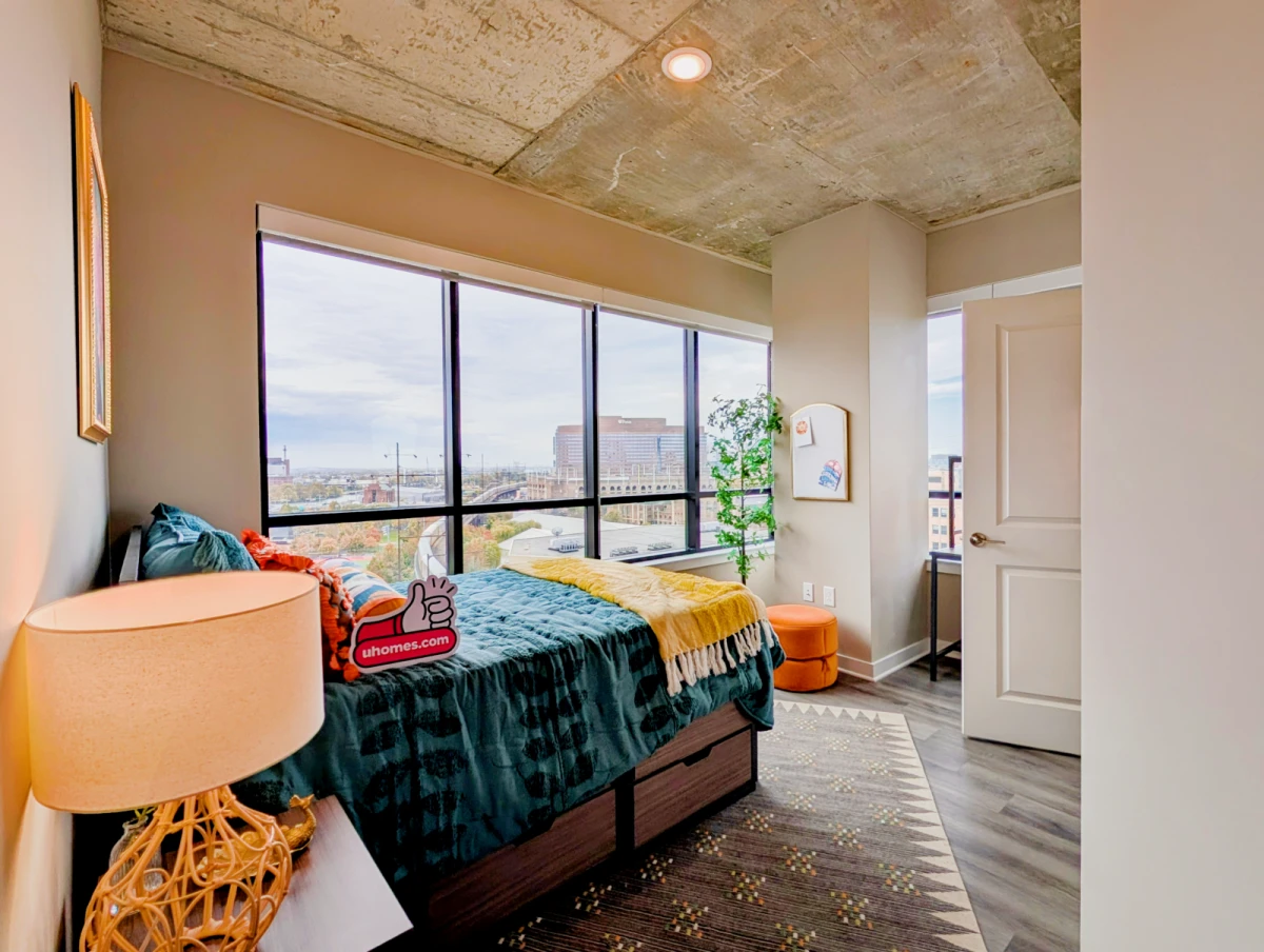 6 Rooms view 2