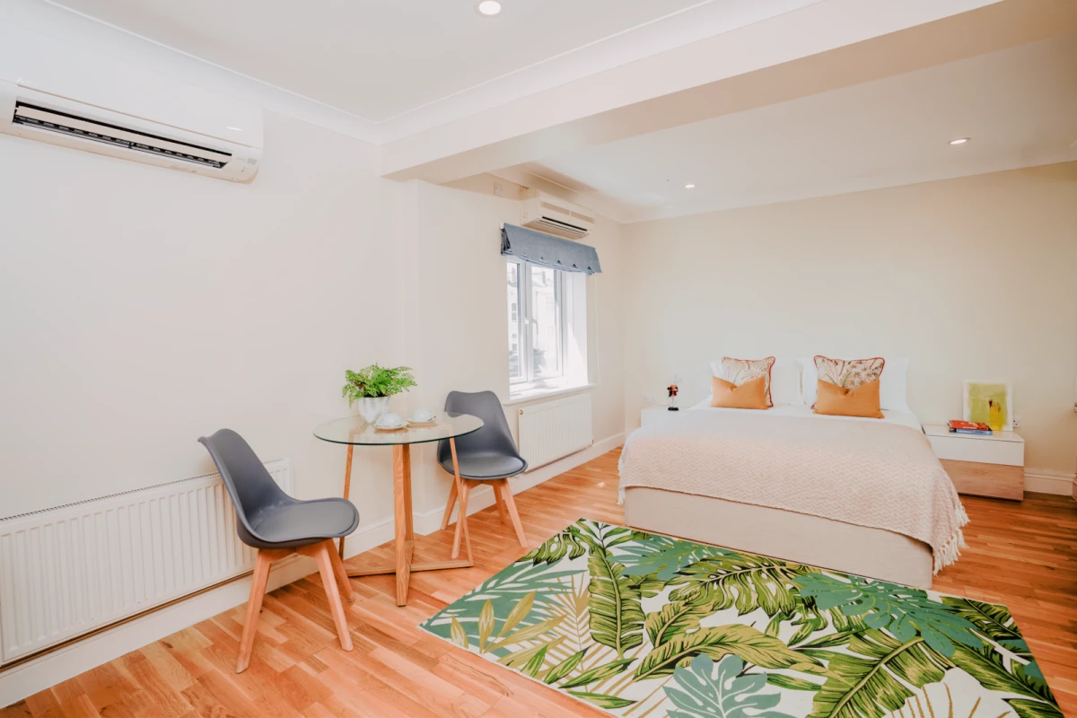 Topps Accommodation