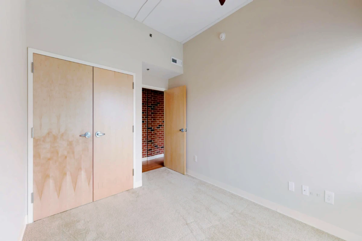 3 Rooms view 1