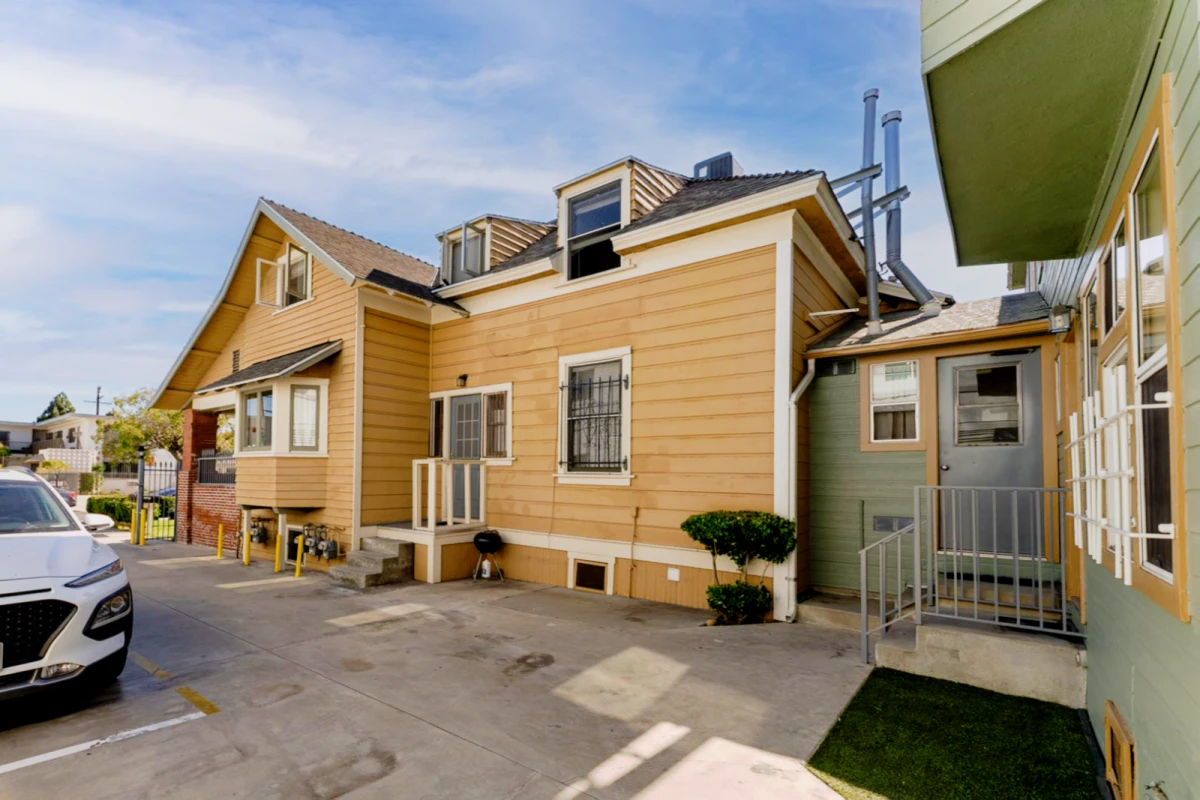 1137 W 29th Street 