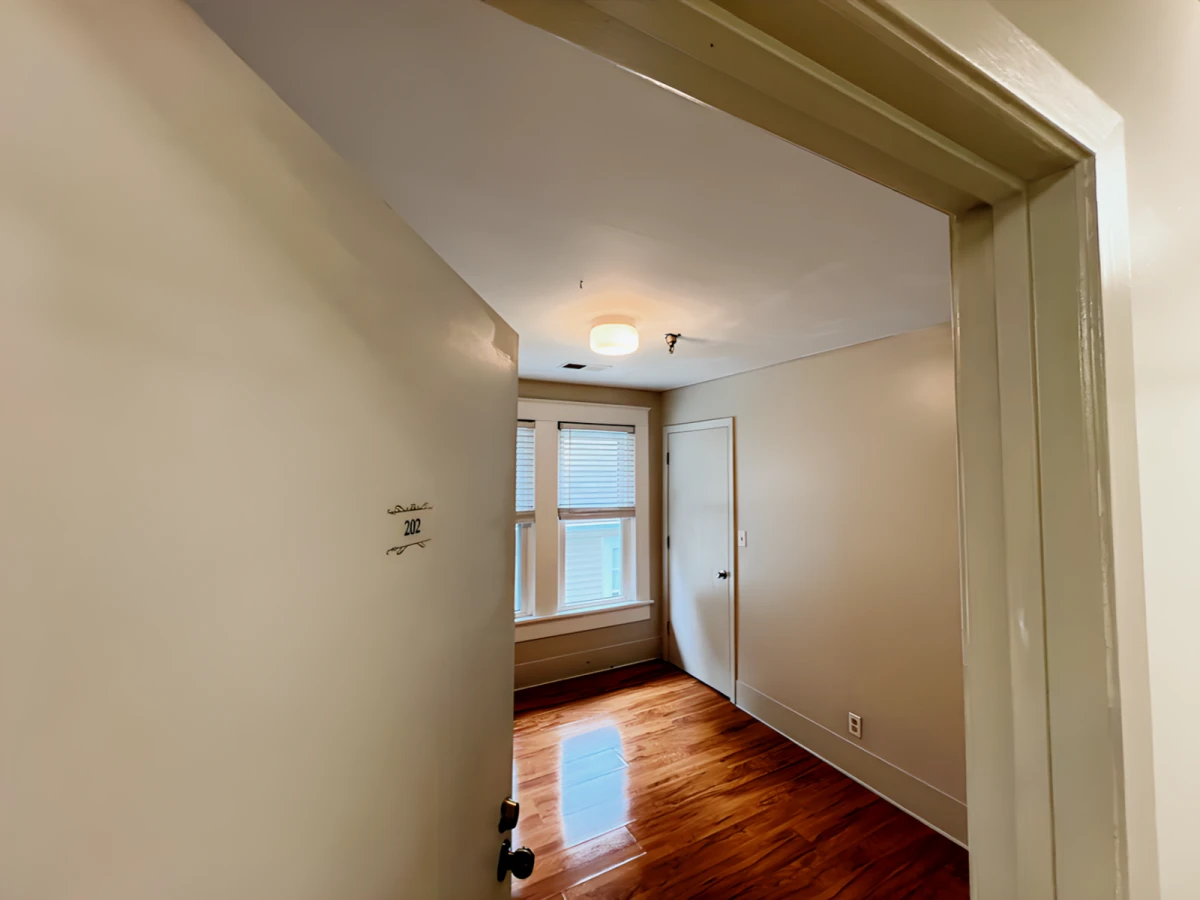 202 - medium bedroom w/ shared bathroom
