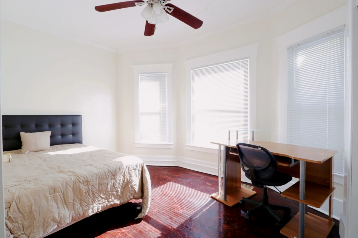 4 Bed 2 Full Bath Male Roommates