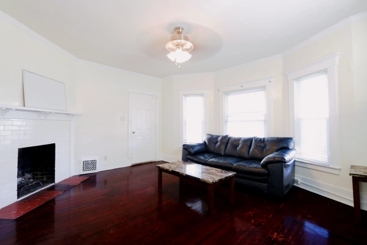 4 Bed 2 Full Bath Male Roommates