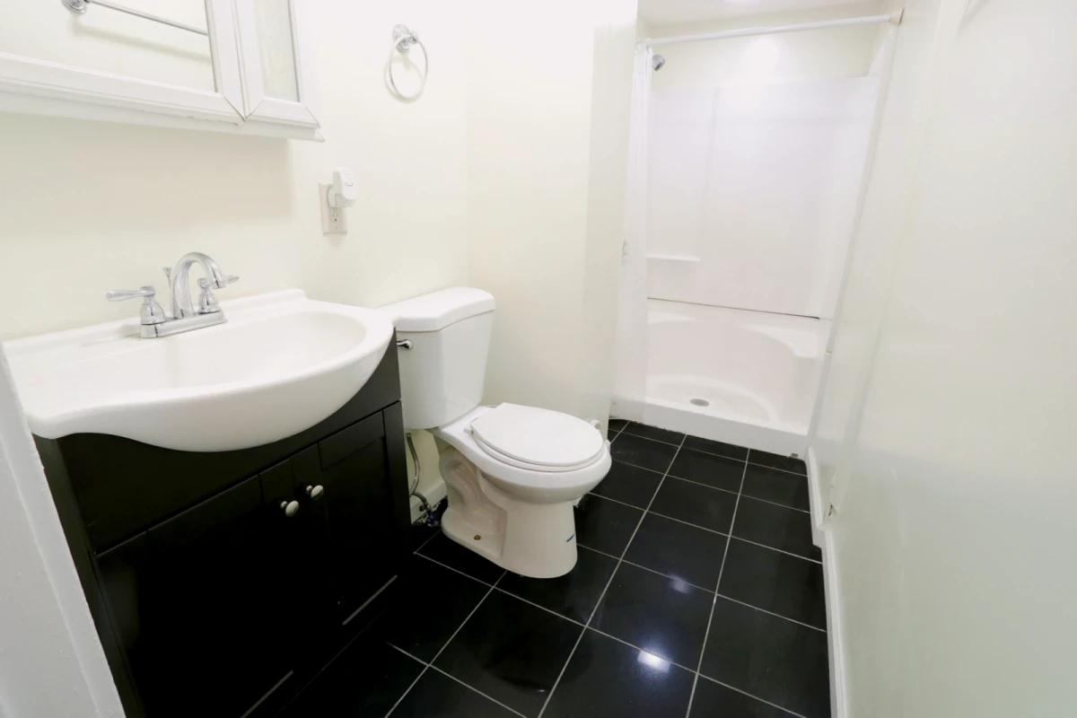 4 Bed 2 Full Bath Male Roommates