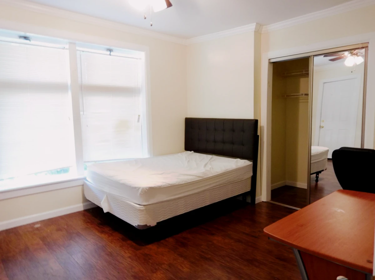 5 Bed 2 Bath