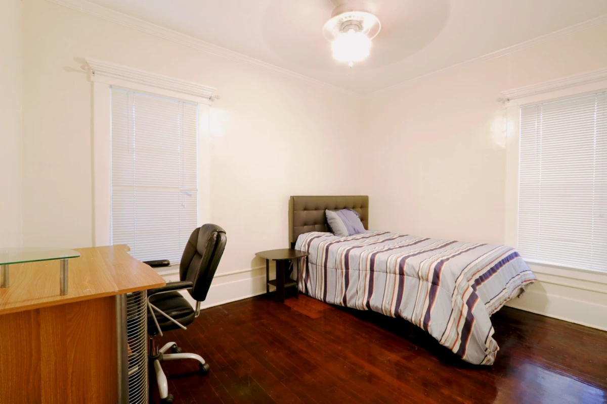 4 Bed 2 Full Bath Male Roommates