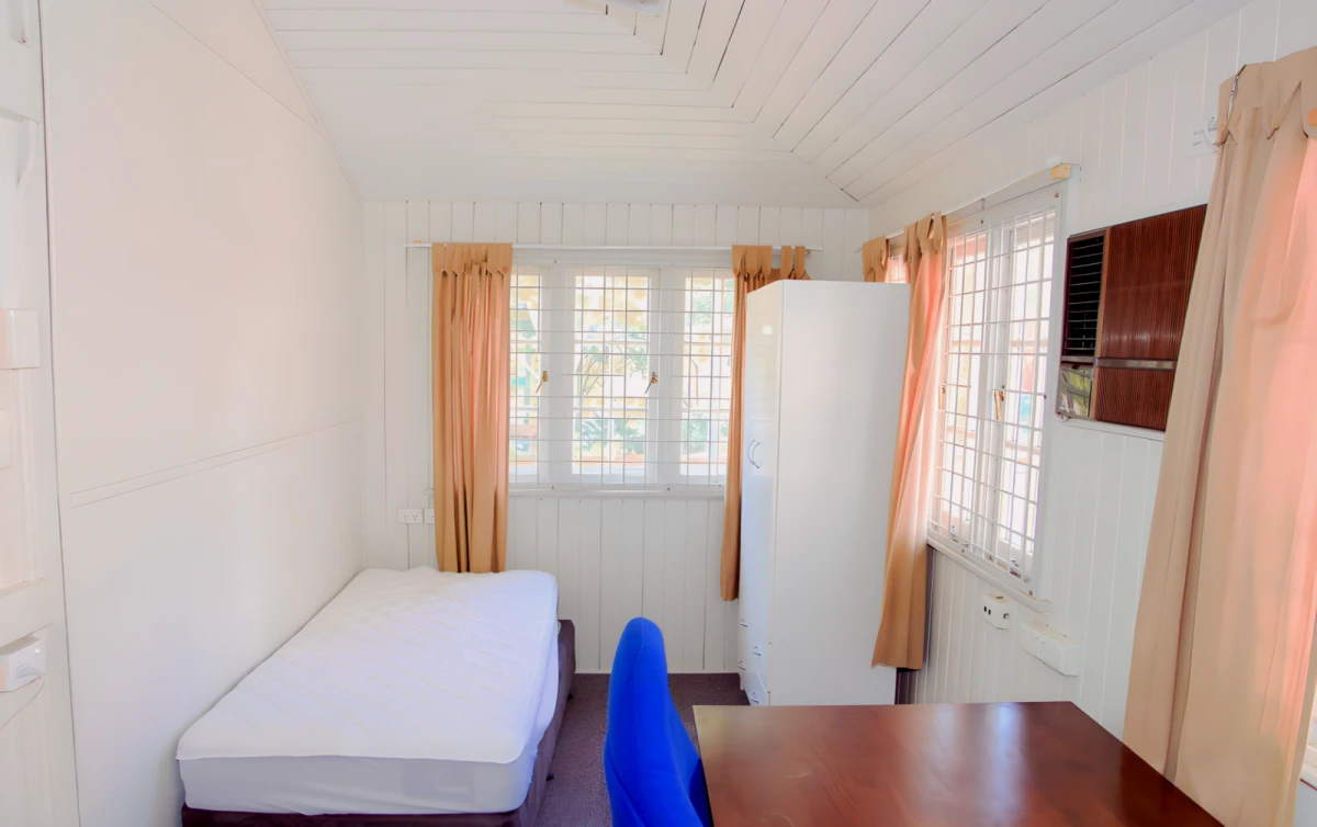 5 Rooms view 1