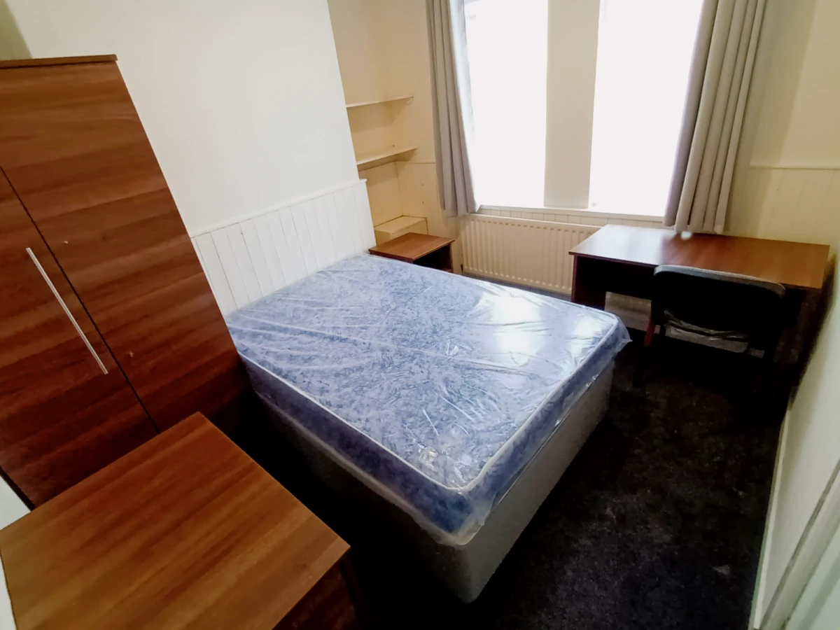 3 Bedrooms 1 bathroom