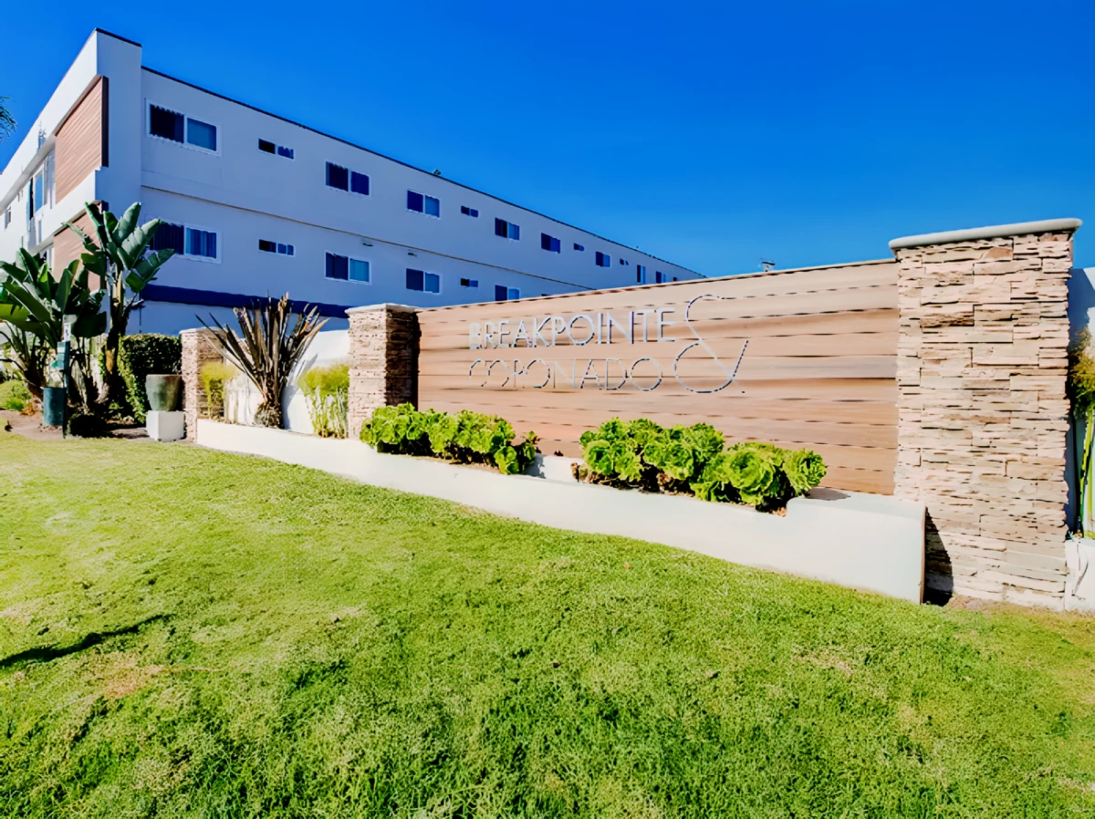 Breakpointe Coronado