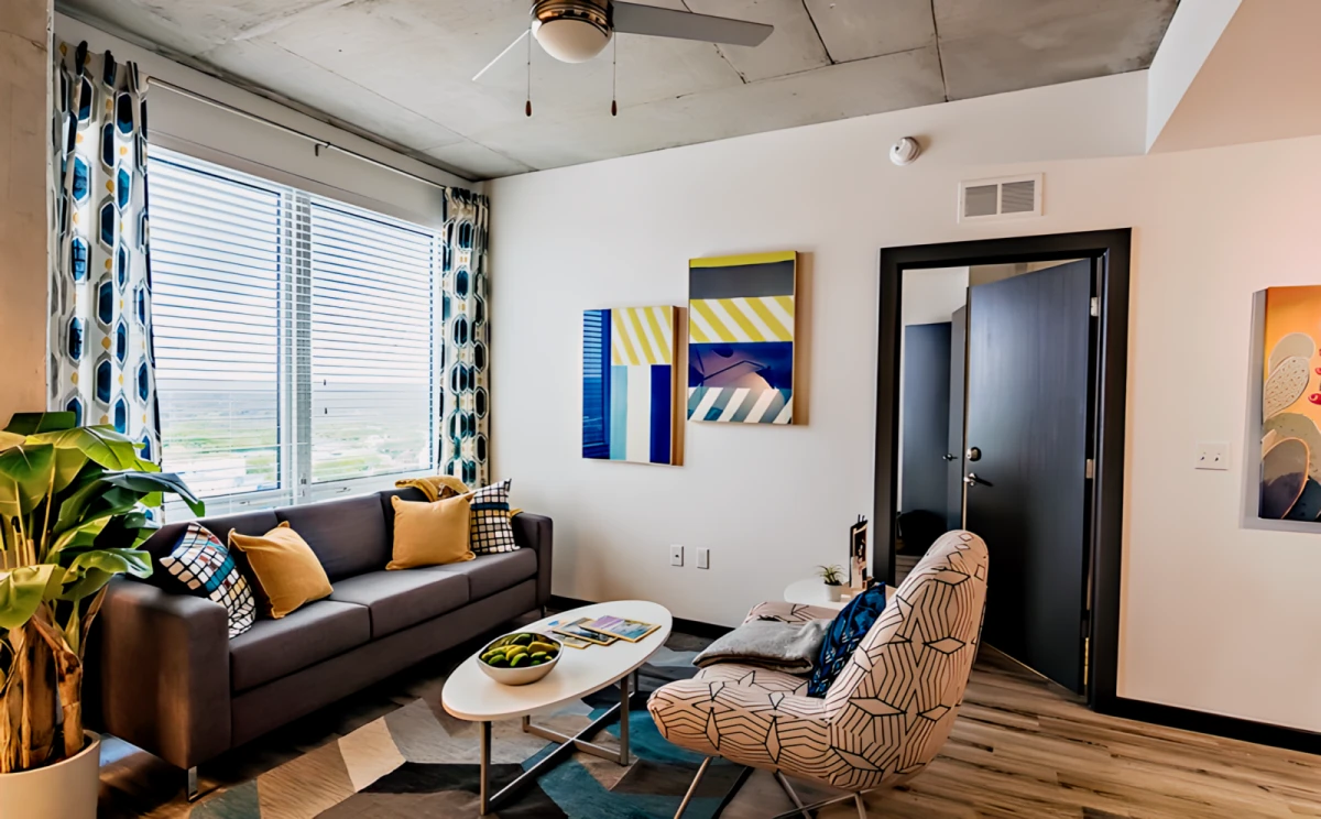 1 Rooms view 2