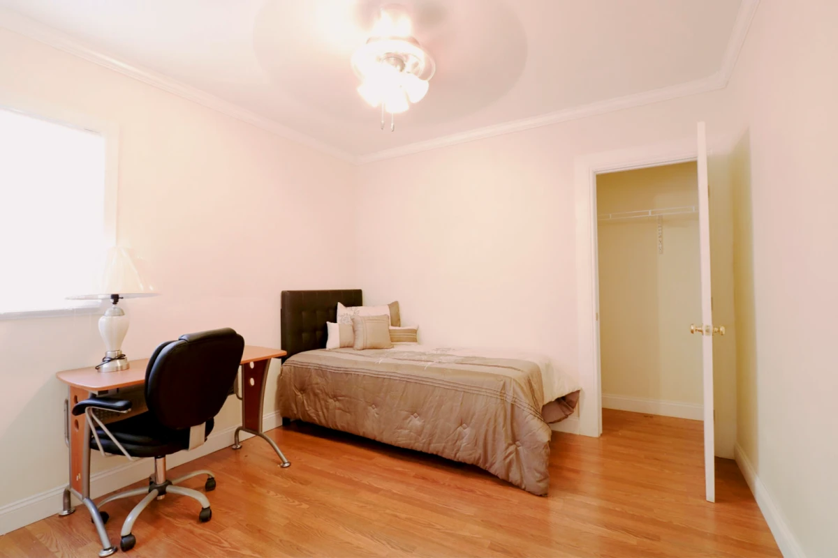 5 Bed 2 Bath