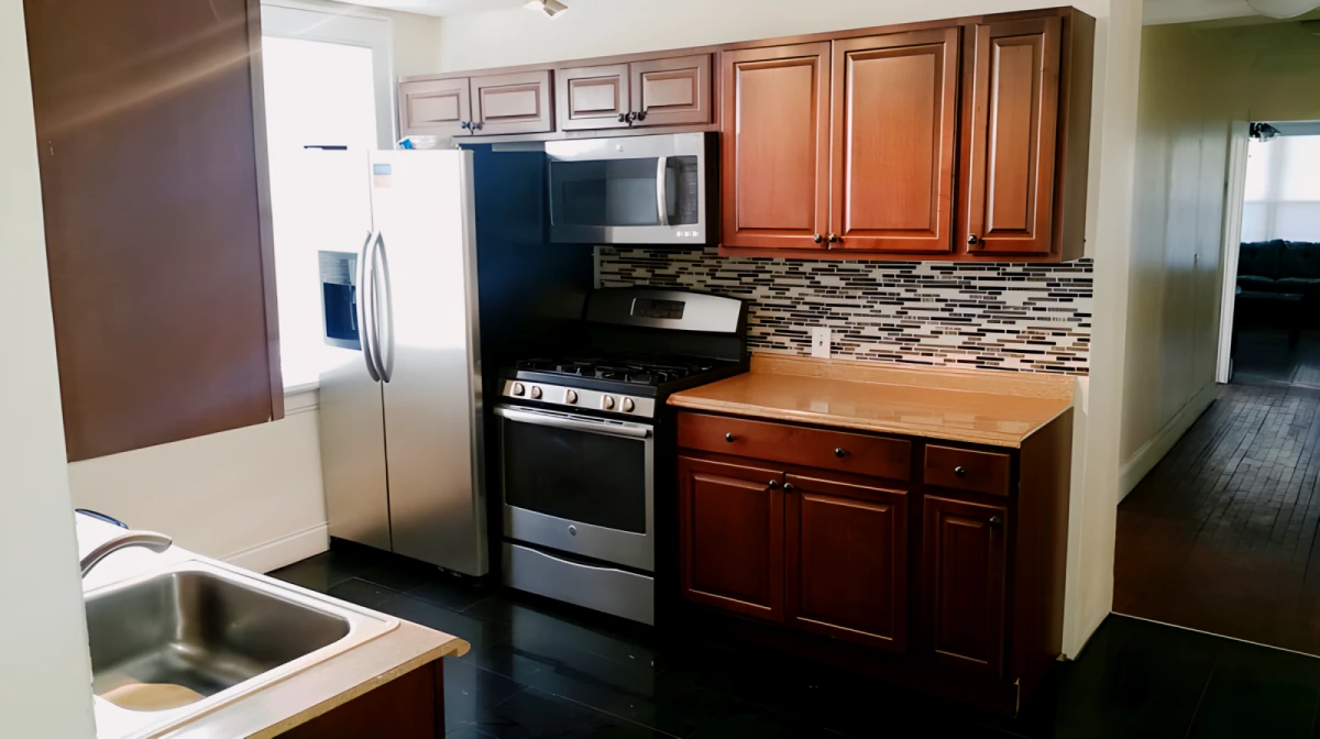 6 Bed 2 Bath