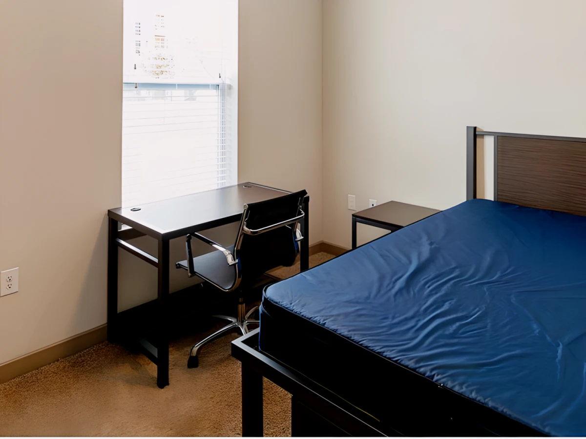 4x2 Rooms view 1
