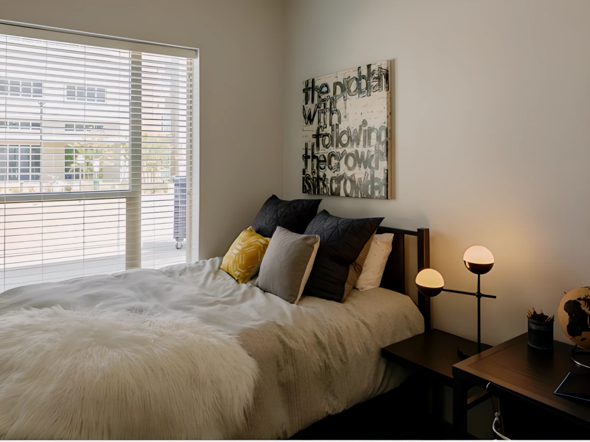 1x1 Rooms view 4