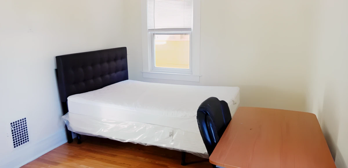 6 Bed 2 Bath Apartment 2