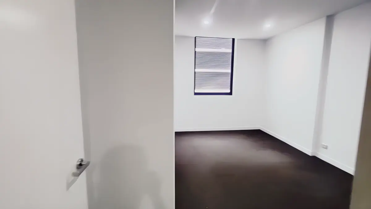 3 Rooms view 1