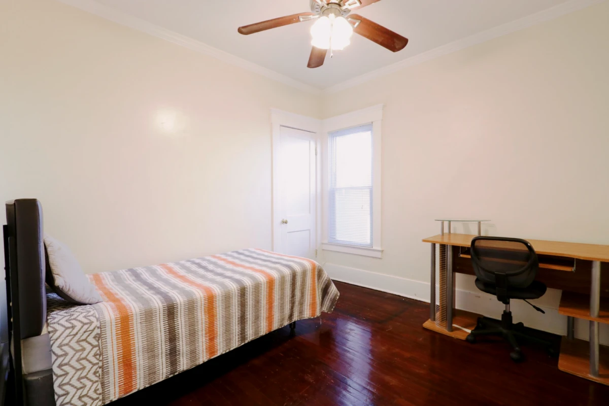 4 Bed 2 Bath Apartment 2
