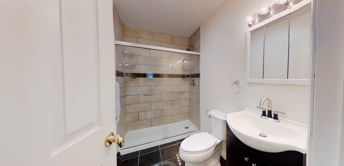 7 bed 3 bath Apartment 2