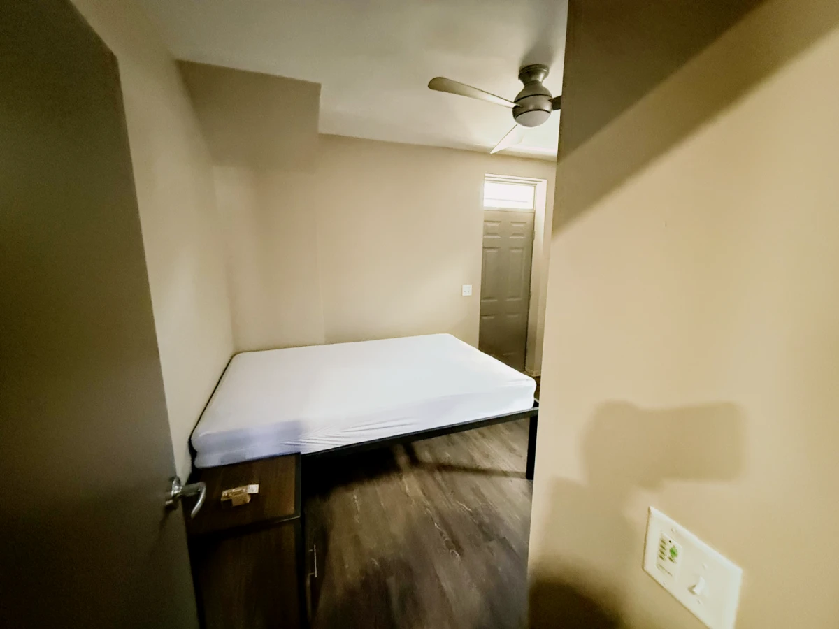 6 Rooms view 1