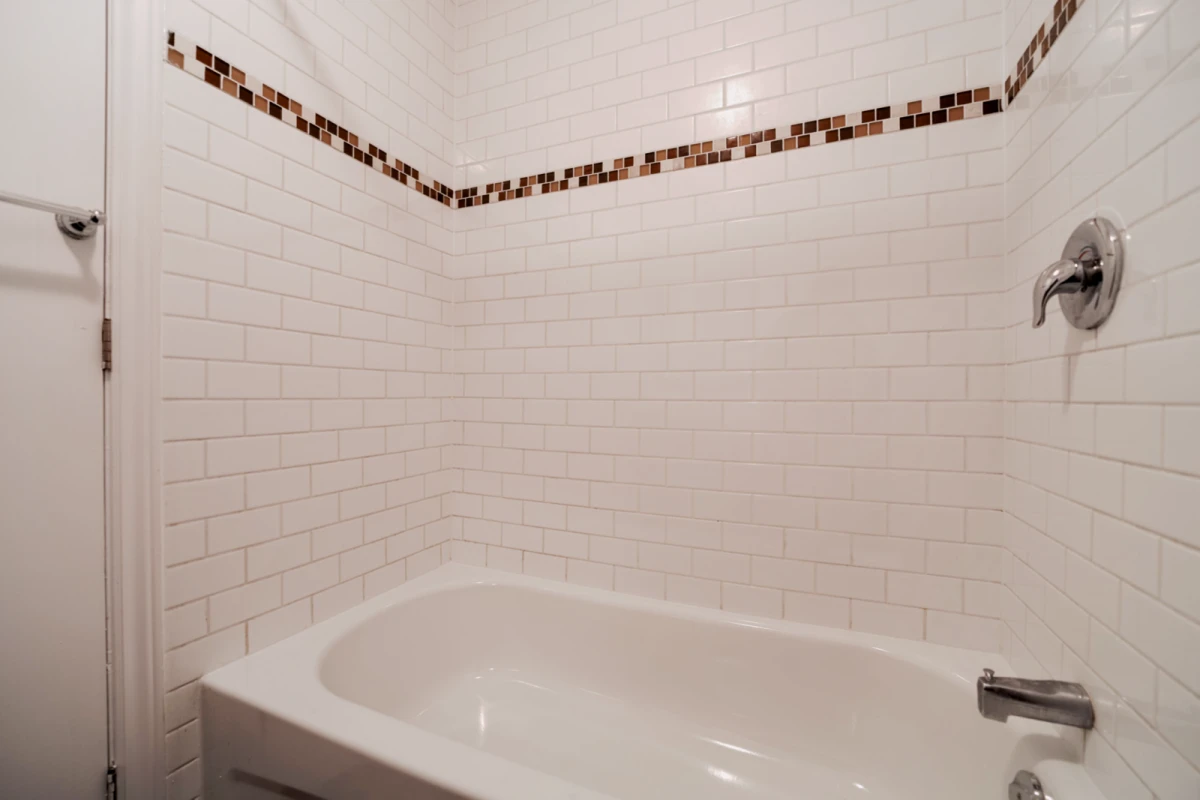 1 Bedroom in  5 bed 2 bath
