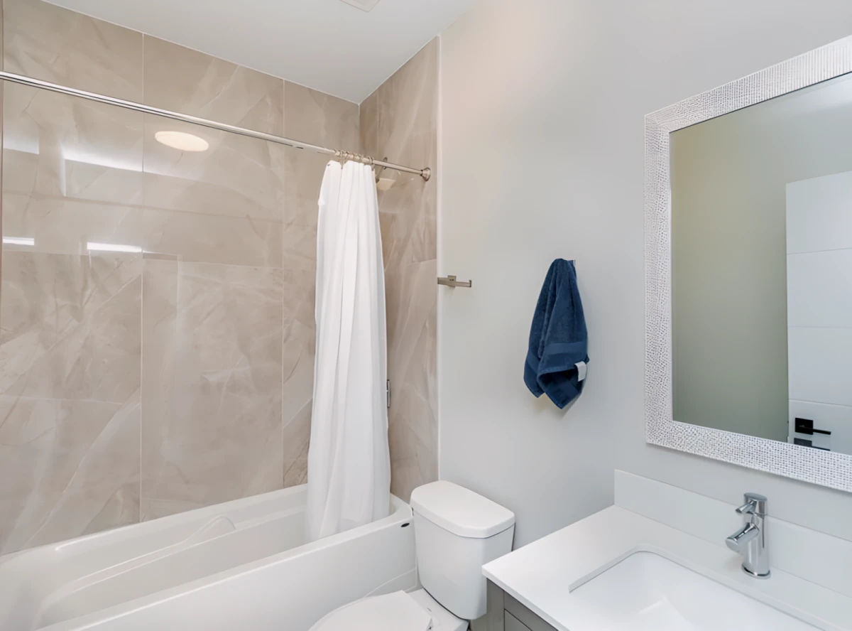 6 Bed 2 Bath- FRONT 1E