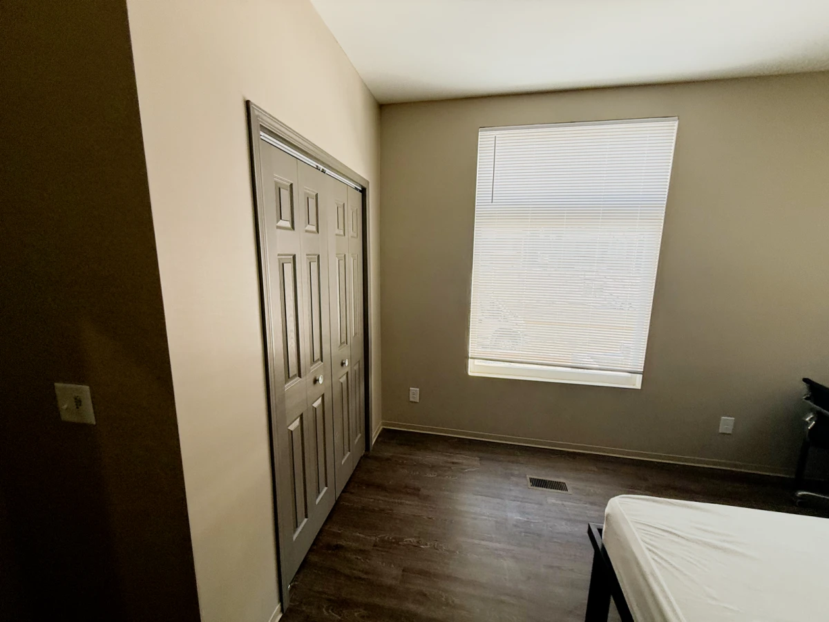 5 Rooms view 1
