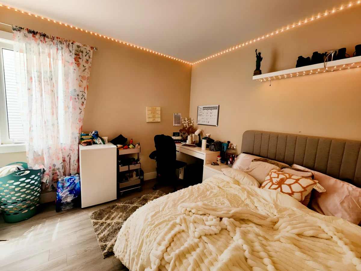 6 Bed 2.5 Bath - 3