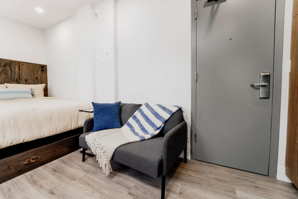 Studio - 206