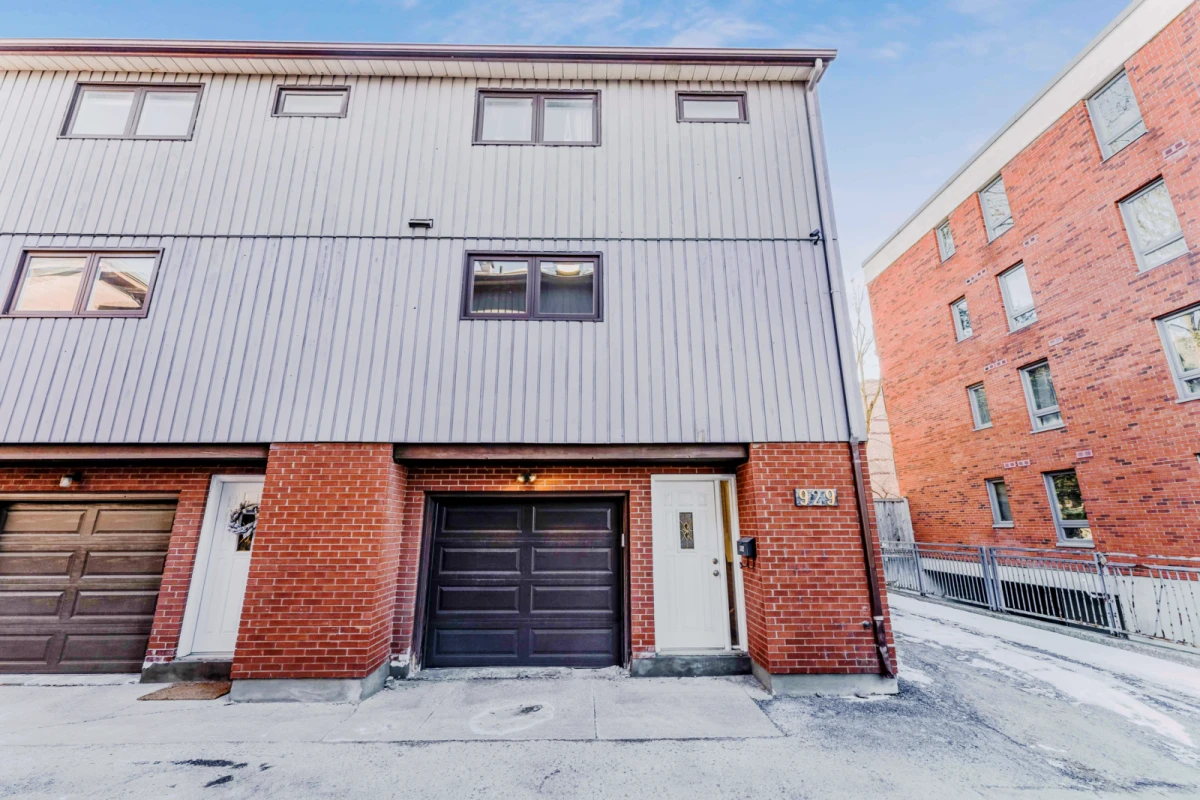 929 North River Road