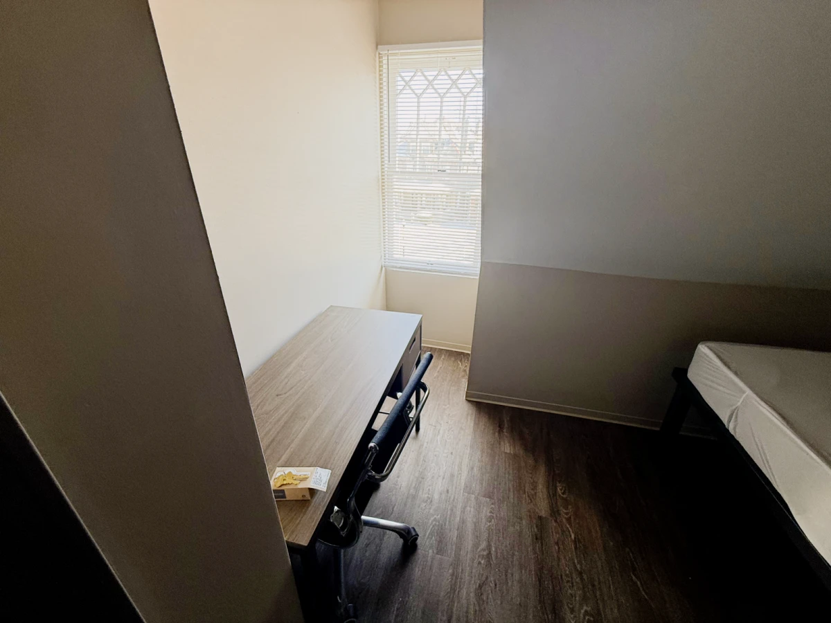8 Rooms view 1