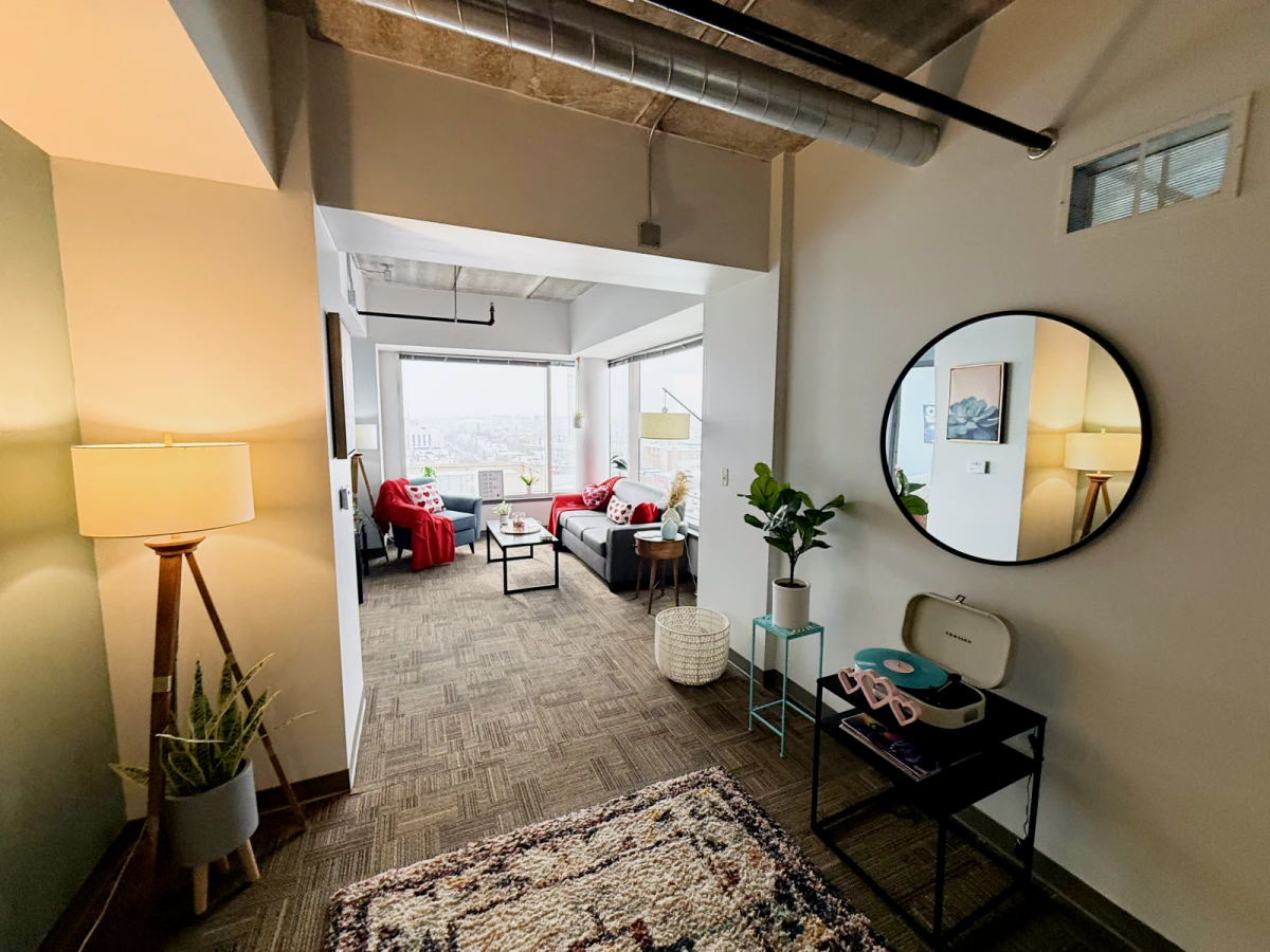3 Rooms view 1