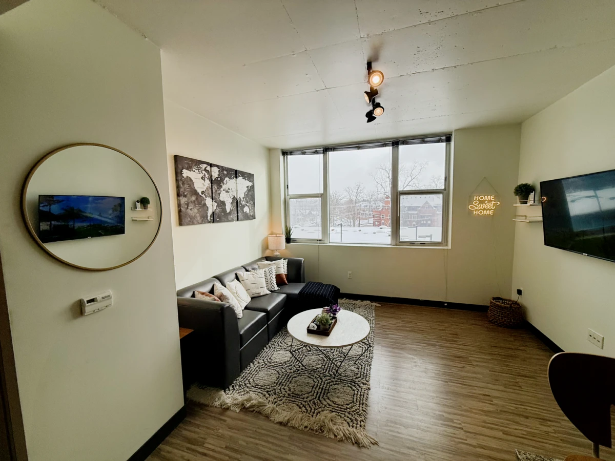 4 Rooms view 2