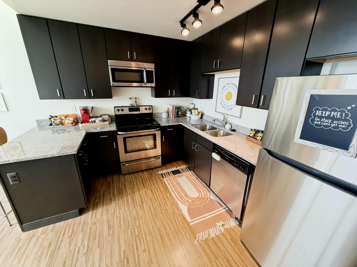 6 Rooms view 2