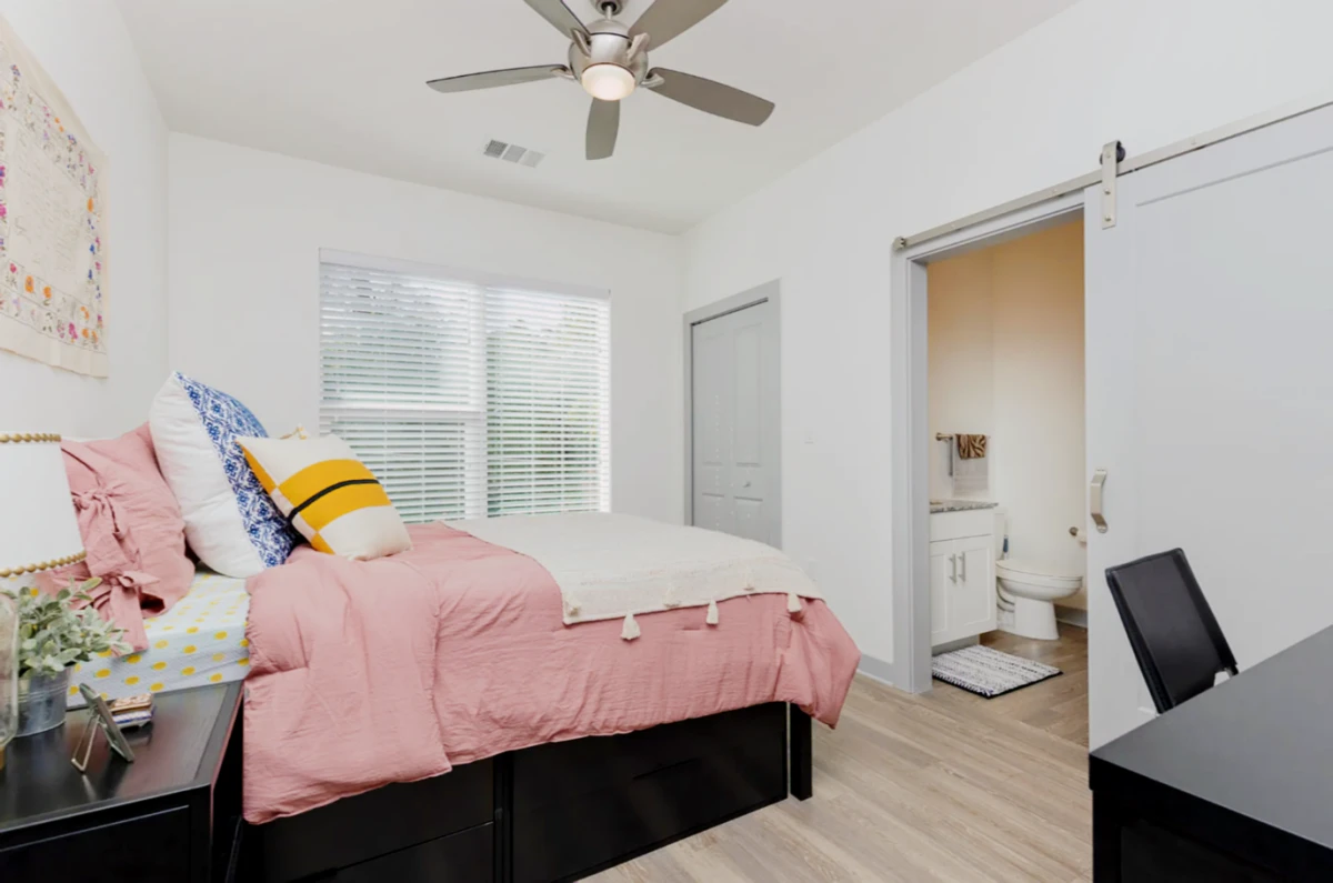 4 Rooms view 3