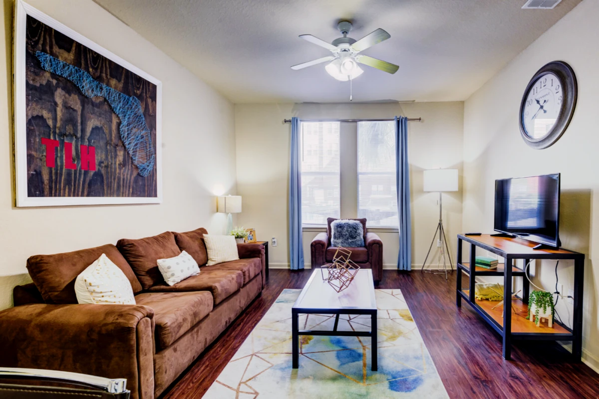 4 Rooms view 1